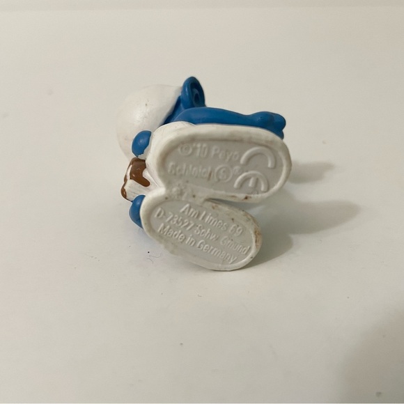 Smurf Brainy With Book The Smurfs Figure Toy - Picture 9 of 12